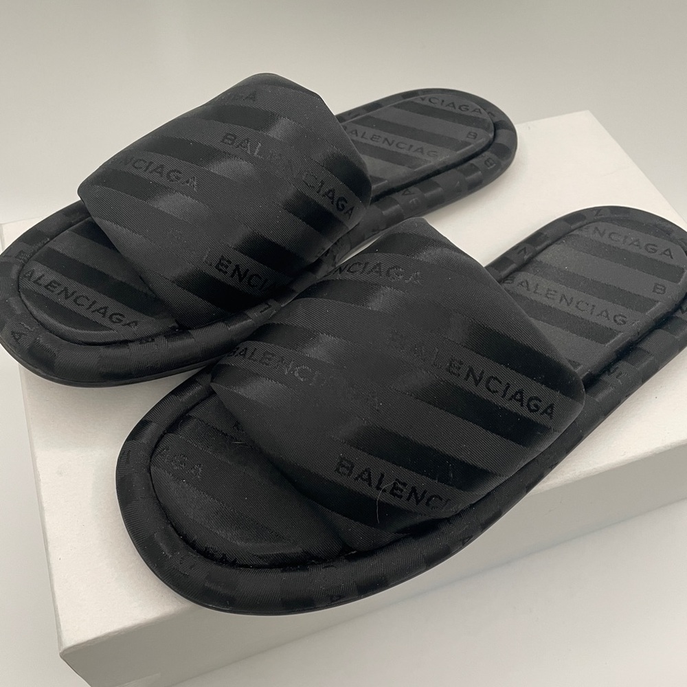 10/10 Balenciaga Hotel Slides W7